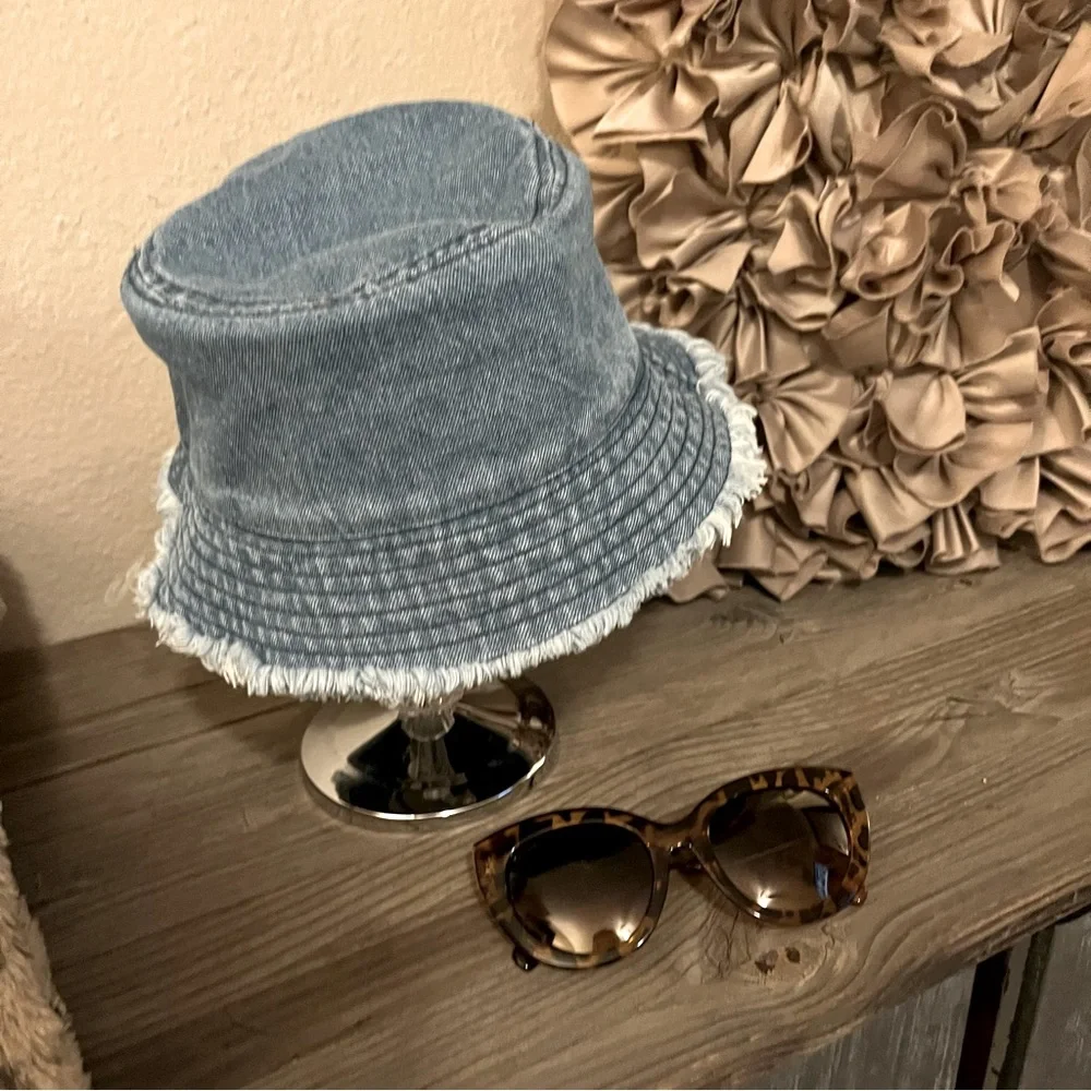 Thomas James Women’s Tortoise Print Frame Sun Glasses & Denim Fringe Bucket Hat